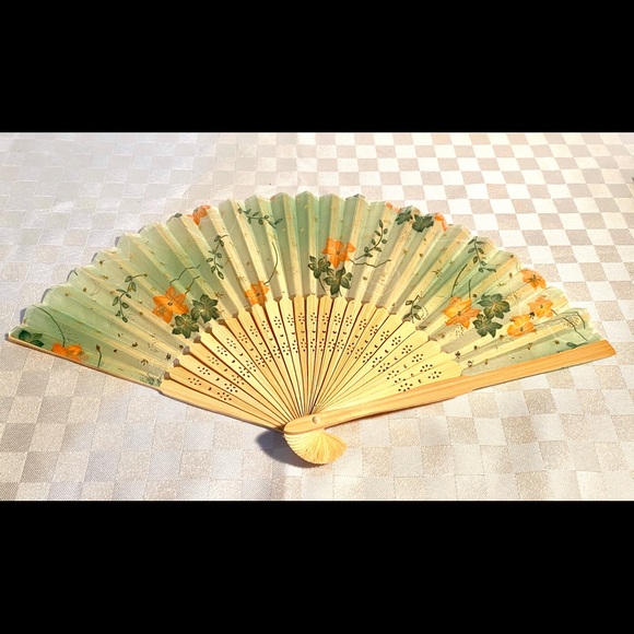 Japanese fan with 10 Bamboo Geisha chopsticks. - Picture 5 of 7
